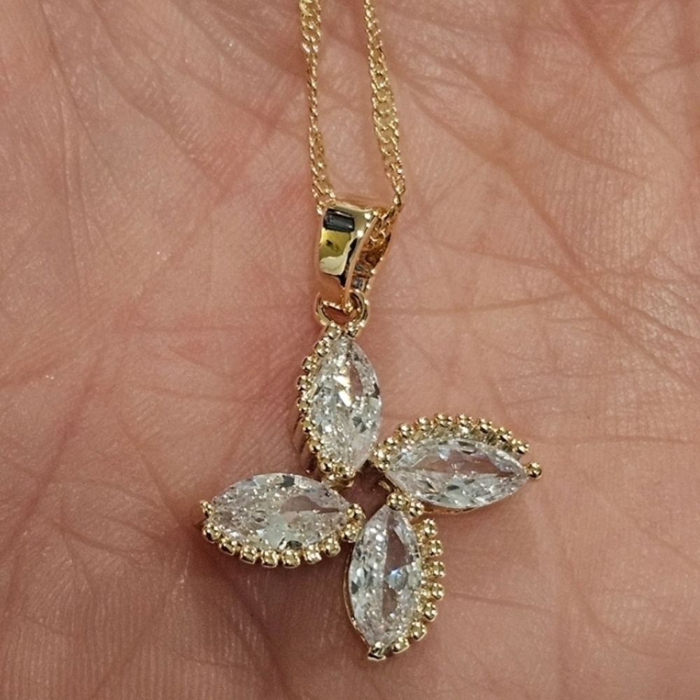 NEW Pendant & Earring Set - Picture 7 of 14